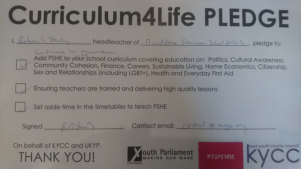 ElenaEwence's tweet photo. Thank you to the headteacher of my school @MGGS_ for meeting me today to discuss #PSHE4me and for signing our @KYCC Curriculum4life pledge as well as asking for my personal feedback on our PSHE! I'm very lucky to go to school so supportive of all my work with #youthvoice :) https://t.co/1eUEahTWbb