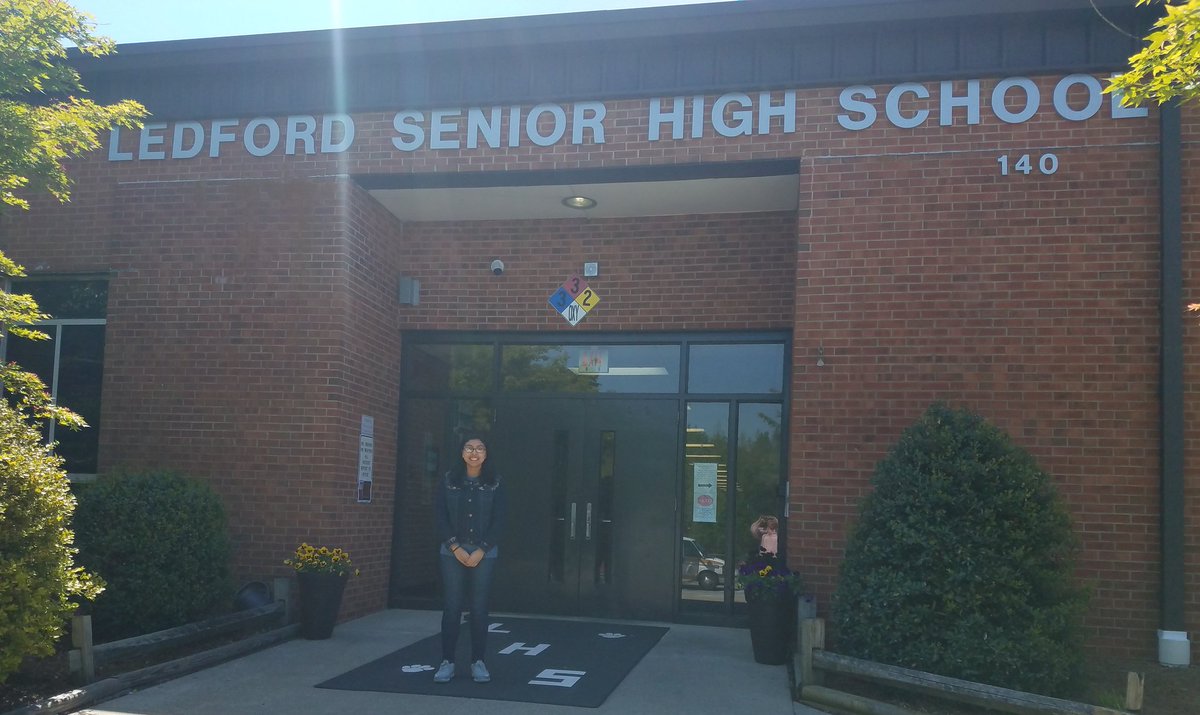LedfordProud's tweet photo. This Senior class is making history: several committed to universities on athletic &amp; academic scholarships, one accepted to Harvard, and this amazing girl headed to Johns Hopkins University in the fall!! #congratsDanaCarreno #winnerswinners #chickendinners 🎉🐾🎉🐾🎉 https://t.co/Ghc0Sh36cS