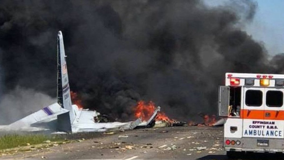 #BREAKING Emergency crews responding to military plane crash in Savannah, Georgia bit.ly/2reEBH2?utm_so… https://t.co/q0zxzKoxge