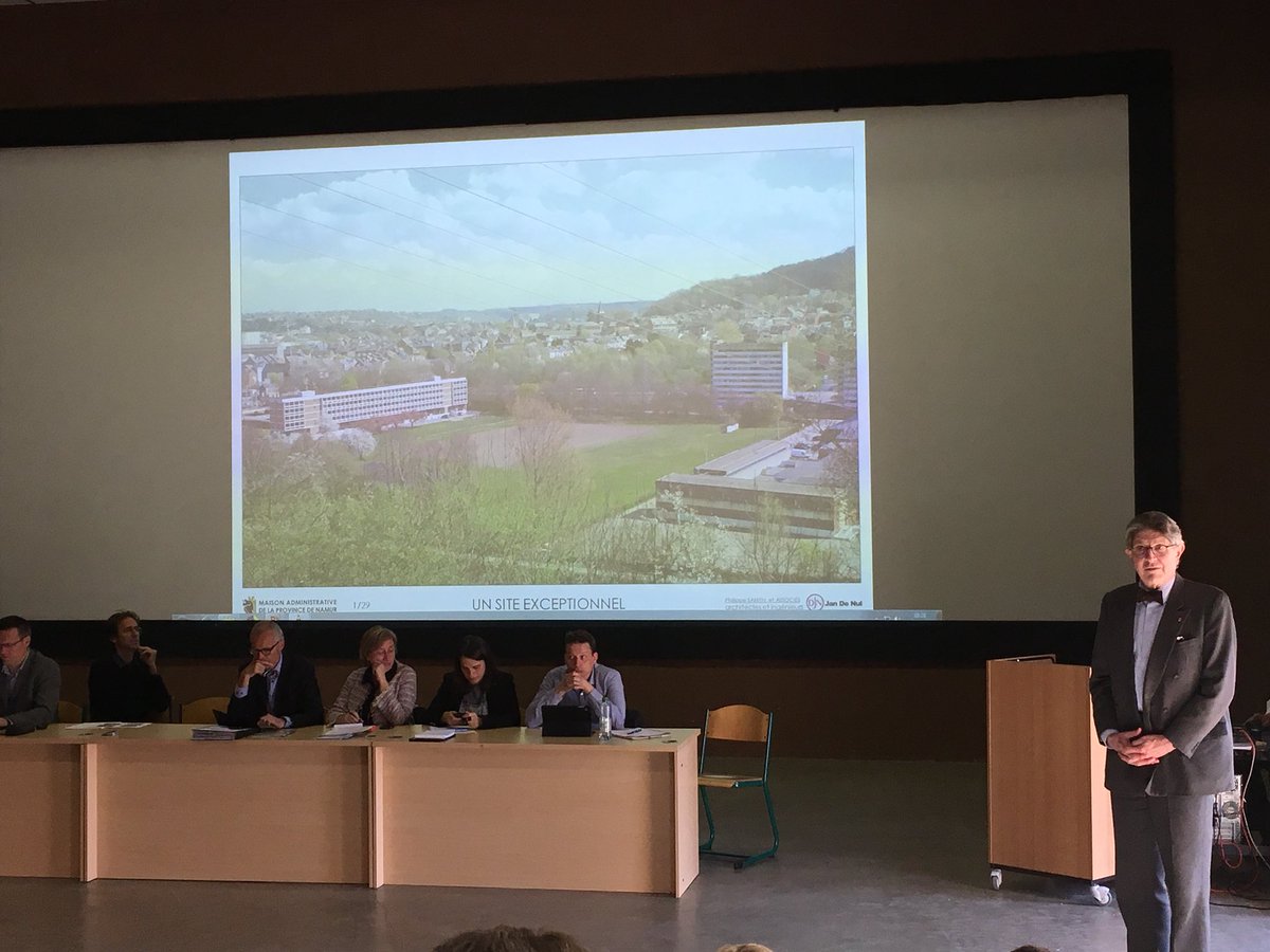 gregorycanalc's tweet photo. Salzinnes: réunion d’information publique  (début 18h25) sur la maison administrative provinciale. Où? Au campus provincial! Il y sera notamment question de mobilité.@CanalC_TV https://t.co/cA56zFejcn