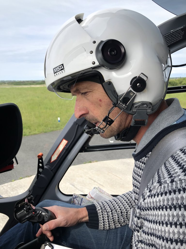 VLacroute's tweet photo. Ce matin, en tant que co-présidents de #AvenirTransport, prêts pour survol avec mon collègue @BenoitSimian du #Medoc, #EstuaireGironde avec officier marine marchande #LeVerdonsurMer. Merci @tripaill pour vol fantastique 🚁! 😉 https://t.co/JJjPfcOlMQ