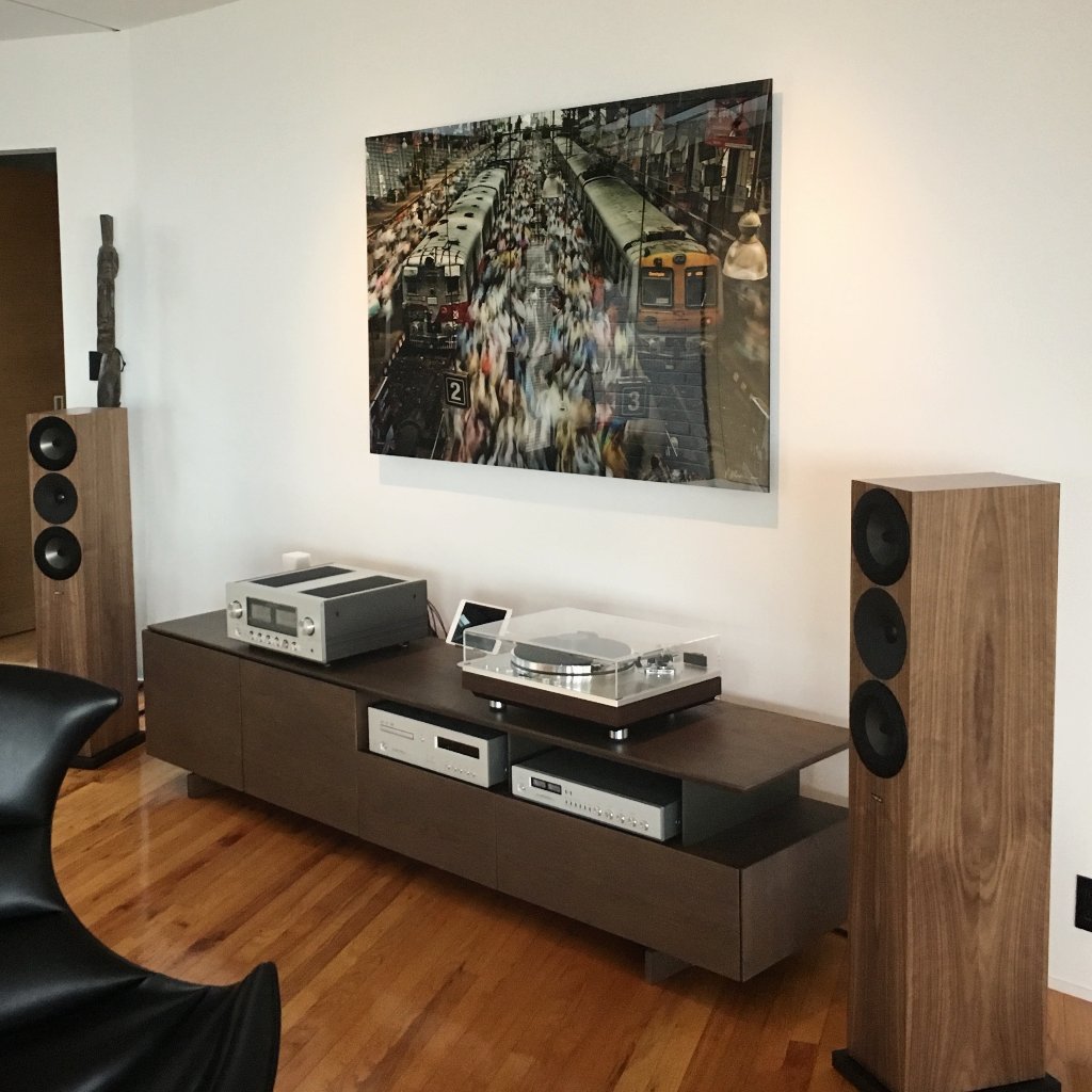 amphion_fi's tweet photo. A pair of Walnut Argons have arrived at their new home in San Diego.  🌞
.
.
.
.
.
.
.
#amphion #argon7ls #hifi #homeaudio #vinyl #audiophile https://t.co/ue6CL4X6gY