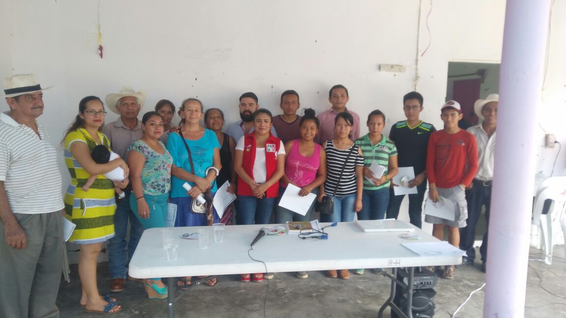 BrendaMezaS's tweet photo. Trabajando en la Sierra Chiapaneca; VAMOS POR L@S NUESTR@S @JoseAMeadeK @ralbores @HildaFloresE; en @ChiapasOnmpri  no nos cansamos; la meta es clara! 
Chicomuselo, El Porvenir y La Grandeza.
Distrito XIII
@ruthpensa 
@pepealbores 

#YoMera 
#NimeasustoNimerajo
#VamosConTodo https://t.co/s3Hw0tqeqd
