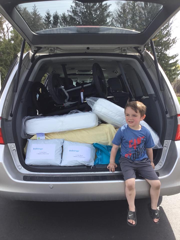 BabyQuipCorp's tweet image. It&apos;s a beautiful day for #babygeardelivery! Here&apos;s @BabiergeMKE  Trusted Partner Morgan Konkel getting a hand from her little helper on a big order packed with a double #bobstroller, two #cribsincar, and tons of #toys! #shegigs #momswhogig