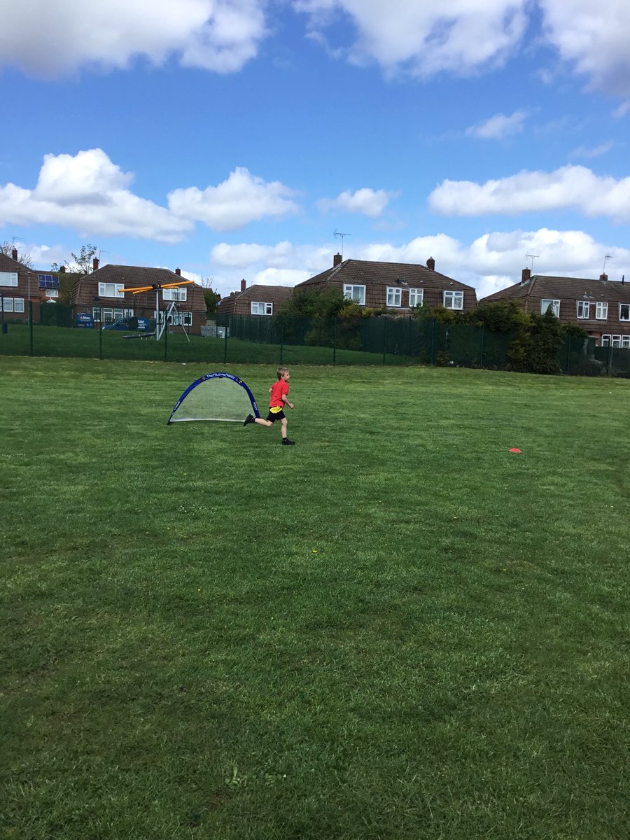 Y2BeechClass's tweet photo. Check out our awesome footy skills 😎⚽️ #year2 #PE #football https://t.co/uKjPJFUP7A