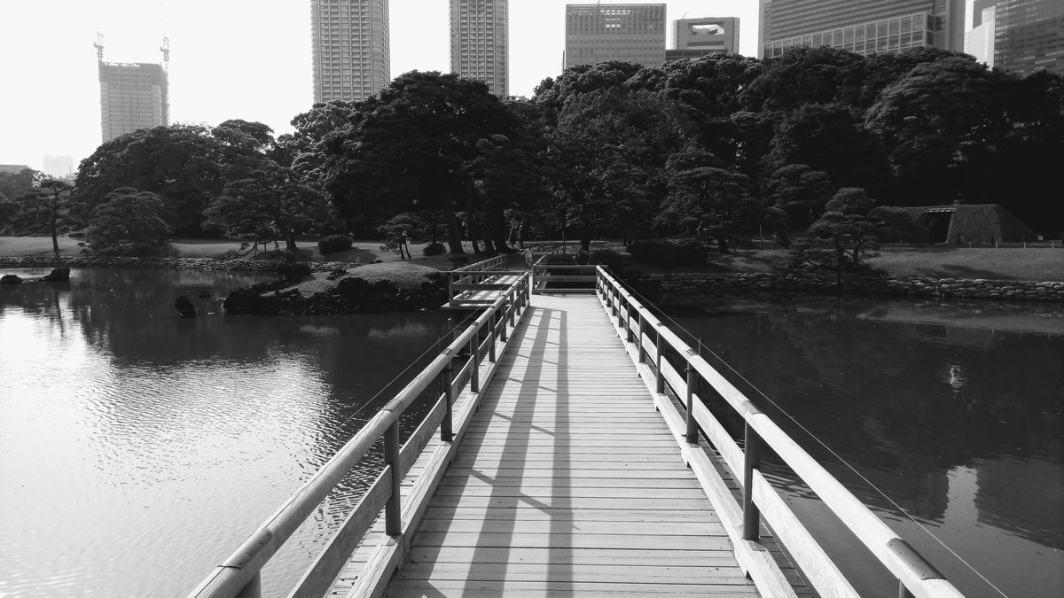 vertigo_fx's tweet photo. #Sony #Xperia #photography #blackandwhite #zen #Japon #tsukiji #hamarikyu https://t.co/EdnjbPF60A