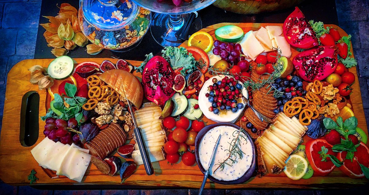 Tablas y mesones de quesos @la_cabra_julia son únicos, sorprendentes y de calidad incuestionada.
Pide la tuya para el día de la madre? Eventos ? O par reuniones con amigos..
Produce nuestros amigos del @ca_delqueso  #queso #diadelamadre #eventos #eventoscorporativos #matrimonio