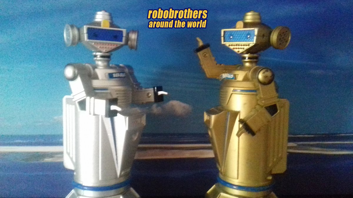 Travelling the world
2 Robots - B1 & B2 #robotbrothers #robotbirillino 
Watching Human Activity 
#artrobot #robotart #asimov