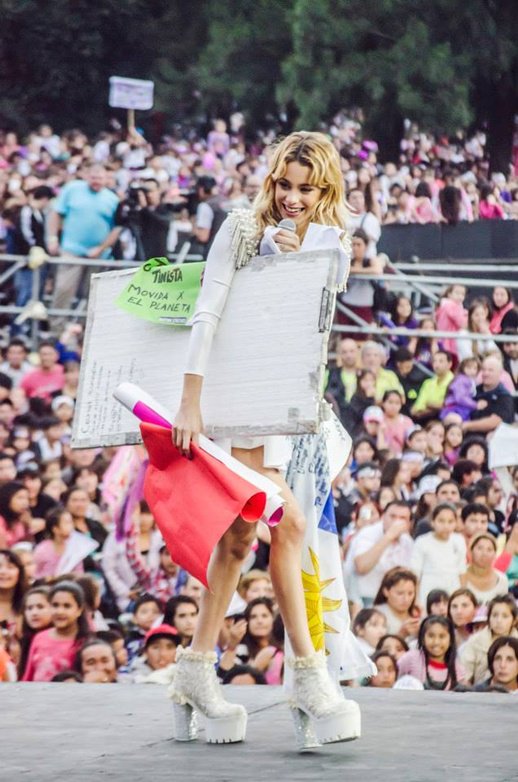 <a href="/TiniStoessel/">tini</a> 4 anos de Huntada Tinista!!! Felicitaciones mi amor!! ❤️❤️❤️ #TINI #TinistasDay fue un día inolvidable tanto para ti como para nosotros! Te AMAMOS #TINI