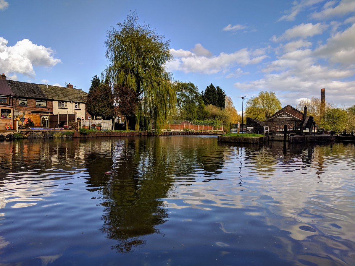 z70photo's tweet photo. Out and about in Stoke waiting for @fiona_knight to finish her meeting #StokeonTrent #canal #Staffordshire #Eturia  #ThePhotoHour @StaffsSkies https://t.co/pHeUYJ1ptX
