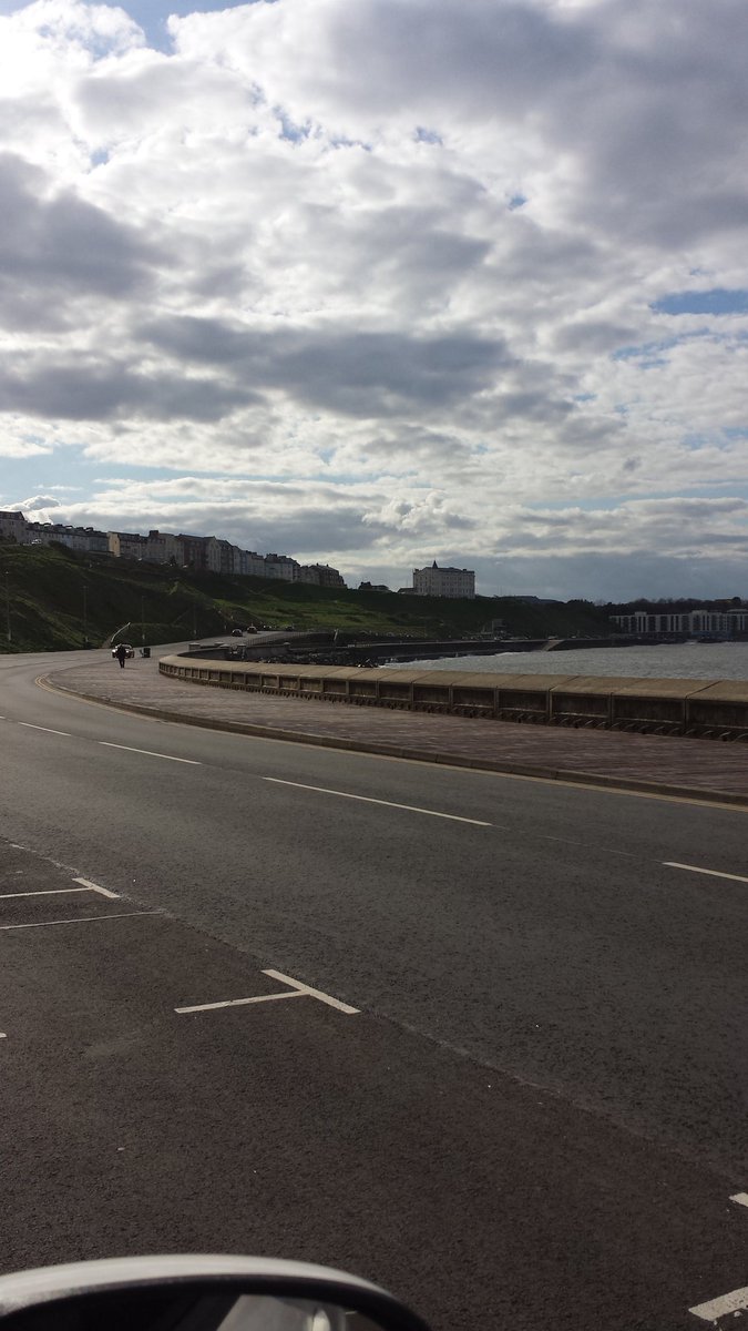 vivienne1's tweet photo. I'm guessing it'll be a bit busier here this time on Saturday evening!! And warmer too I hope!! @letouryorkshire #goodlucktdy #scarborough https://t.co/o8nUAtx0kp