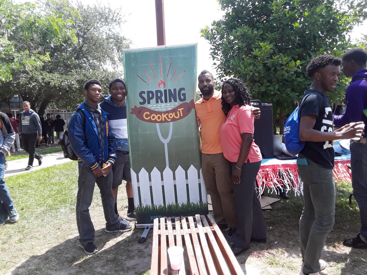 hurttheteacher's tweet photo. Enjoying our #springcookout with @HISDNutri The food was awesome! @TeamHISD @BTW_Houston @btw_hsep @btw https://t.co/OdTJ28ZgBE