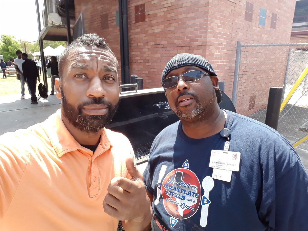hurttheteacher's tweet photo. Enjoying our #springcookout with @HISDNutri The food was awesome! @TeamHISD @BTW_Houston @btw_hsep @btw https://t.co/OdTJ28ZgBE