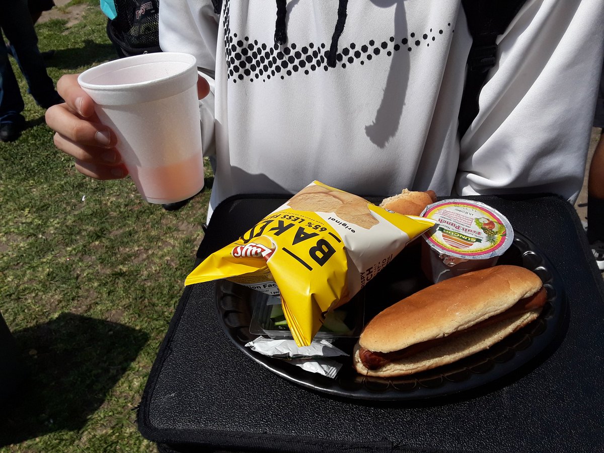 hurttheteacher's tweet photo. Enjoying our #springcookout with @HISDNutri The food was awesome! @TeamHISD @BTW_Houston @btw_hsep @btw https://t.co/OdTJ28ZgBE