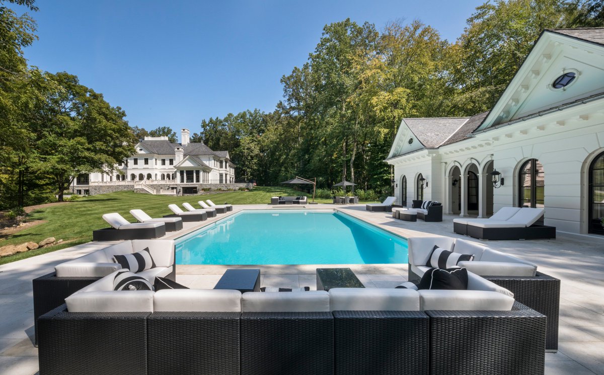 CardelloArch's tweet photo. This weather has me wanting to sit by the pool and have a party at the poolhouse! #cardelloarchitects #poolhouse #exteriordesign #customarchitect #fairfieldcounty https://t.co/RE7hemqDyF