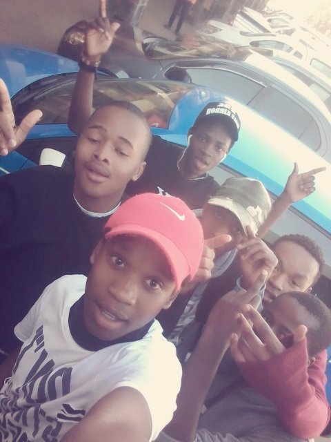 ChrisTees2's tweet photo. @Mankillah records ....... #we trap only ..if anyone wnt t listen t our stuff ,,,,, dont be afraid jst invite m https://t.co/nhqsrM5ZHZ