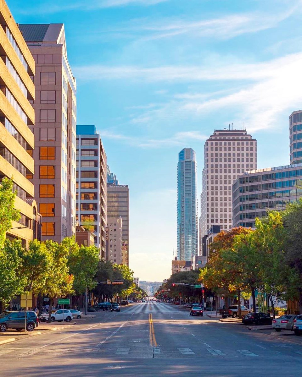 DrGanta's tweet photo. Looking South down #Congress. Credit: #austintexasthings. #austin #texas #austintexas #ganta #drganta #happy #healthy https://t.co/ZNTdpxrLel