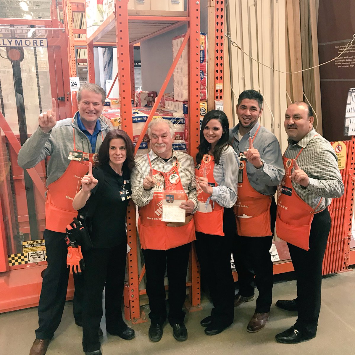 Some recognition for <a href="/BillASDS/">Bill Cagle</a> for his amazing support and partnership with MET and store associates! Great job Bill! #OneTeam #PMDpeopleFIRST <a href="/JStorrs91/">Jason Storrs</a> <a href="/brianzinnpmd/">Brian Zinn</a> <a href="/DVasquez_D214/">Danny Vasquez</a> @MikeCrump_D214