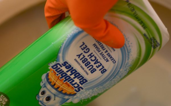 Momhatescooking's tweet photo. #ad Get the bathroom in shape with Scrubbing Bubbles® and #ExtendtheClean! Grab all you need at Walmart! https://t.co/3Fz92R7McZ https://t.co/tOq8J5HqNd