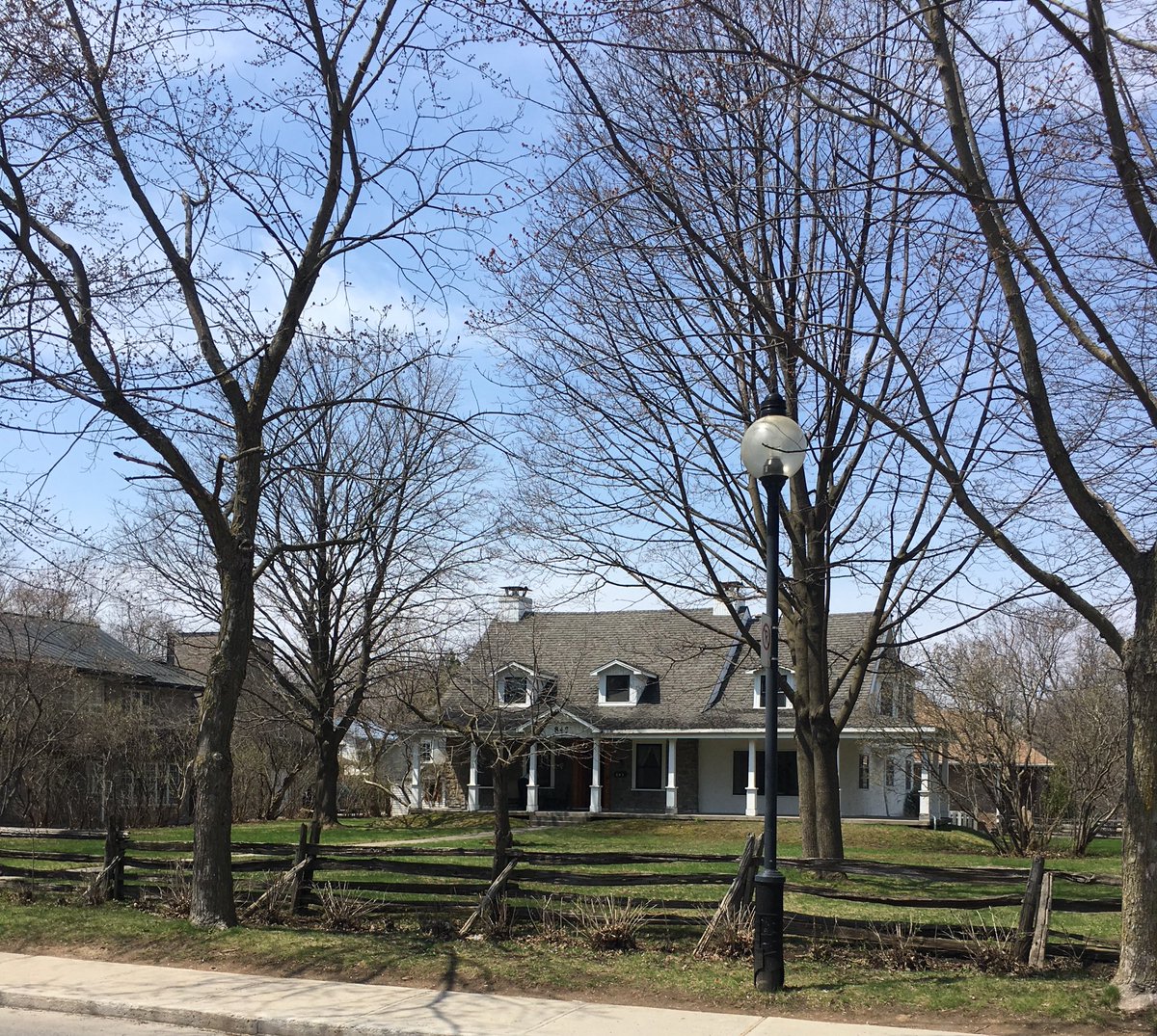 yolandevillemai's tweet image. Boulevard Gouin, un jour d'été au printemps