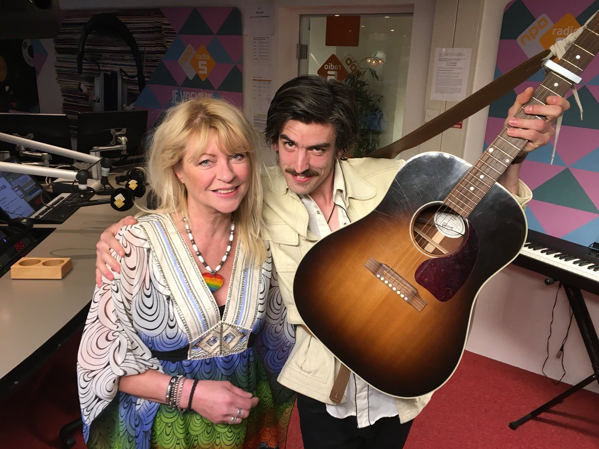 DeMAXradio's tweet image. Weer een muzikale uitzending vanavond: de zoon van #CornelisVreeswijk gaat touren in Nederland en singer-songwriter #MitchRivers is te gast in Club De MAX! #easywayout