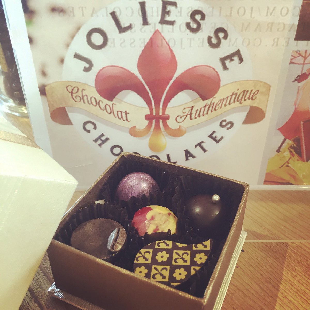 GetJoliesse's tweet photo. Happy #NationalChocolateTruffleDay https://t.co/4KK9idi1QB