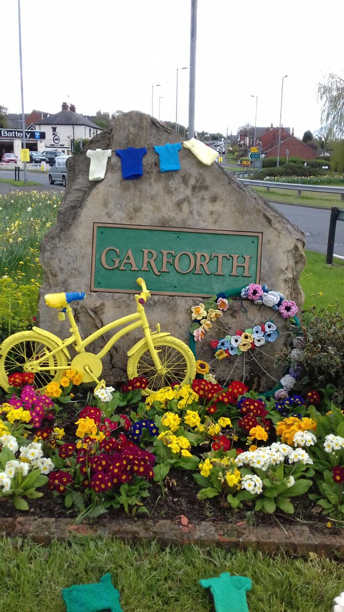 whitley2702's tweet photo. Enjoying the opening ceremony! Eek! So excited to get this show on the road! @letouryorkshire @theginshack @angelcharms @Screamhair @GarforthTDY18 #garforth @GaryVerity https://t.co/yQdsAgmZcM
