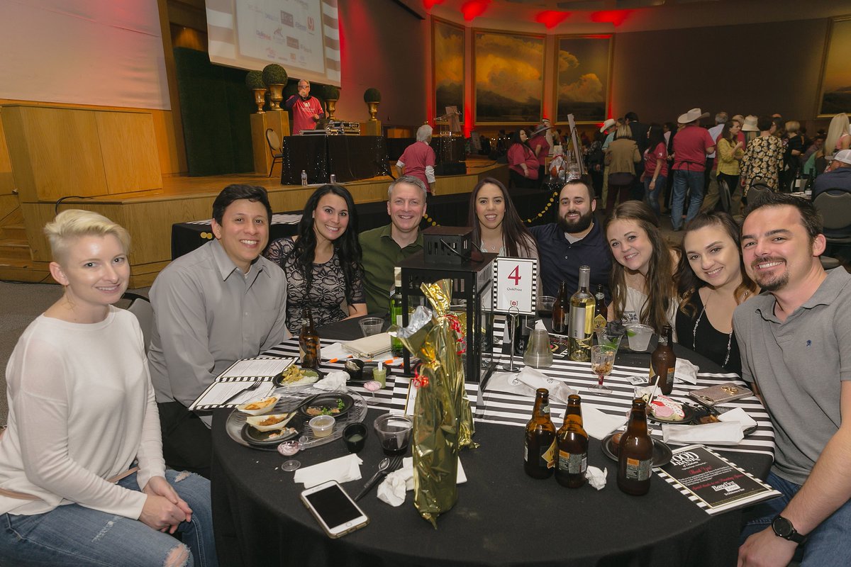 QuikPrintOKC's tweet photo. The Regional Food Bank of OK recently posted the pictures from this years Chef's Feast🍽️ event https://t.co/rg4uKQK9z1 Here's a pic of the Quik Print table. Thanks @rfbo Everyone had a blast😀! #ChefsFeast #QuikPrint #food #benefits #Oklahoma https://t.co/pBB03ekd2L