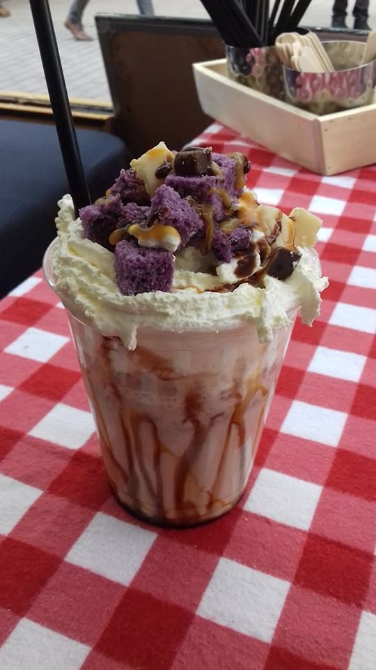 levymarket's tweet photo. Macarons and ice cream are on the menu for this Saturday's @levymarket, from @BakedWithLove_M and Exclusive Scoop. But could you possibly...have them together? Is that a thing? You could make it a thing. https://t.co/MeIaGG5KVn
