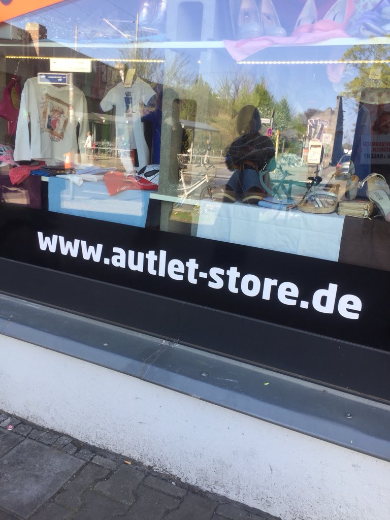 ItsAboutOnline's tweet photo. War das versehentlich oder eine Alternative weil die #URL beim #Hoster schon vergeben war? #FailornoFail das ist hier die #Frage #Onlinemarketing #Marketing #SocialMedia #Itsaboutonline #Berlin #Outlet #Fashion #Autlet #Really @OnlineMarktn_de Kann so etwas Sinn machen? https://t.co/9bFyII9X5y