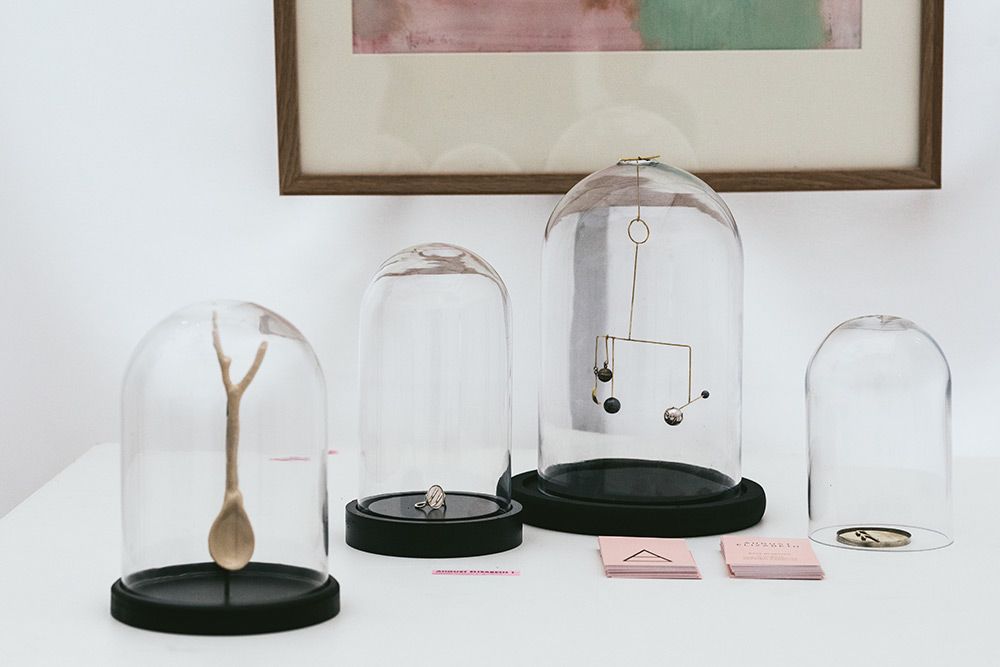 Verfijnde sieraden van <a href="/augustelizabeth/">August Elizabeth</a> en surrealistische porseleinen lepel van @studiolottebrans in de trend expo NOIR.
foto: <a href="/rudest84/">Ruud Vonk</a> 
#ontwerpsalon #inkoopbeurs #tradeshow #collectie #vechtclubxl #studio #atelier #ontwerper #dutchdesign #design #expo