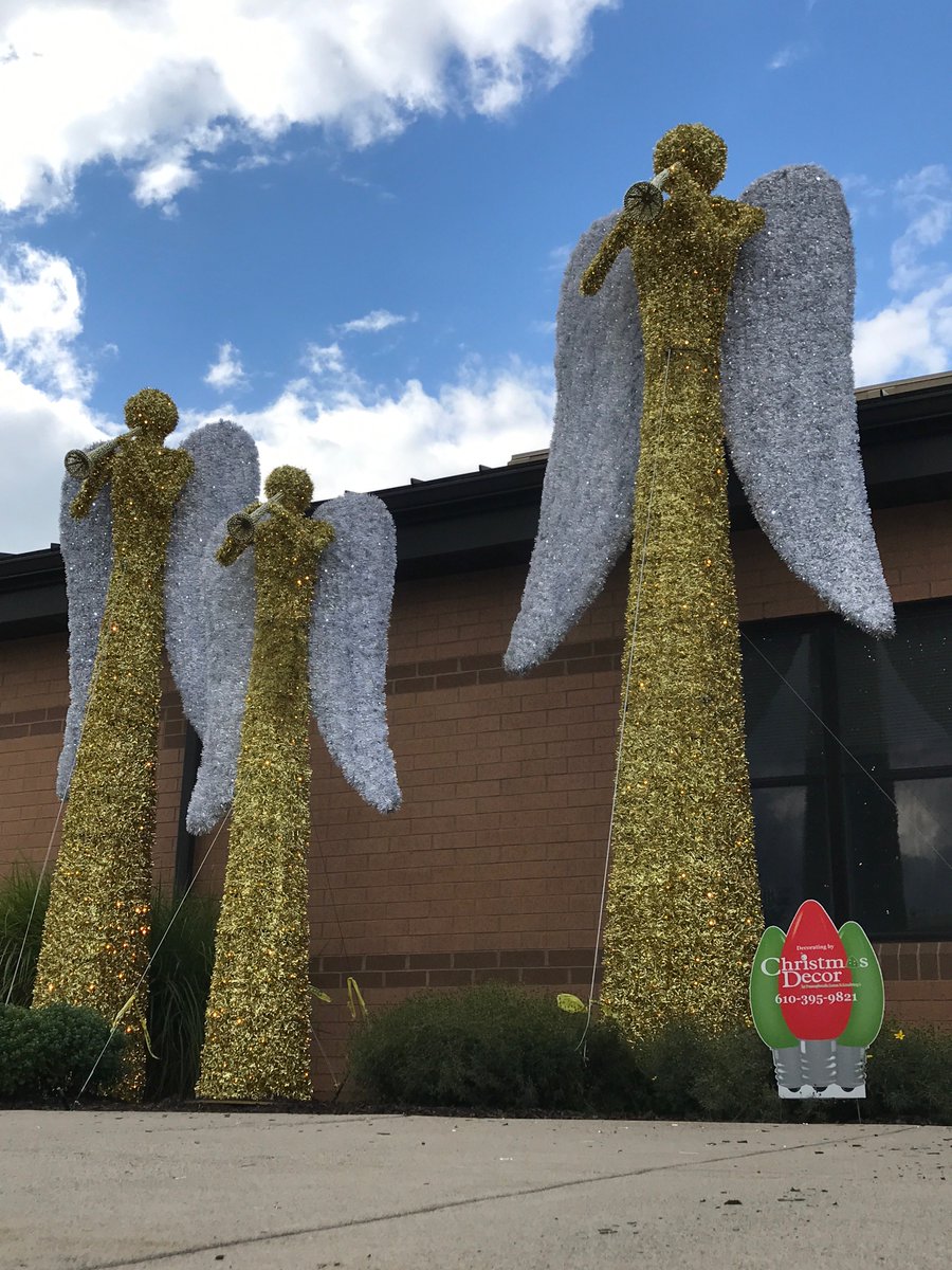 ChristmasDecor_'s tweet photo. Every time a bell rings, an angel gets its wings! 
∙
∙
∙
#christmasdecorations #professionaldecorator #lightdimensions #commercialdecor https://t.co/2MXlKOEdHQ