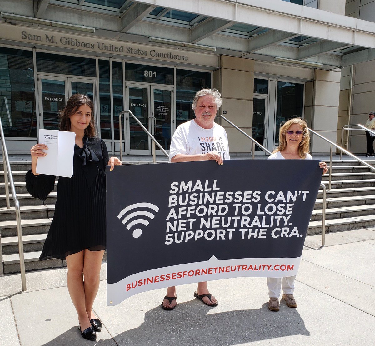 fightfortheftr's tweet photo. Live from Senator @marcorubio's #Tampa office: constituents deliver the https://t.co/fto5TaFy2V open letter asking Sen Rubio to support the #NetNeutrality CRA as part of #SmallBusinessWeek #Florida https://t.co/qfhwNaDKDT