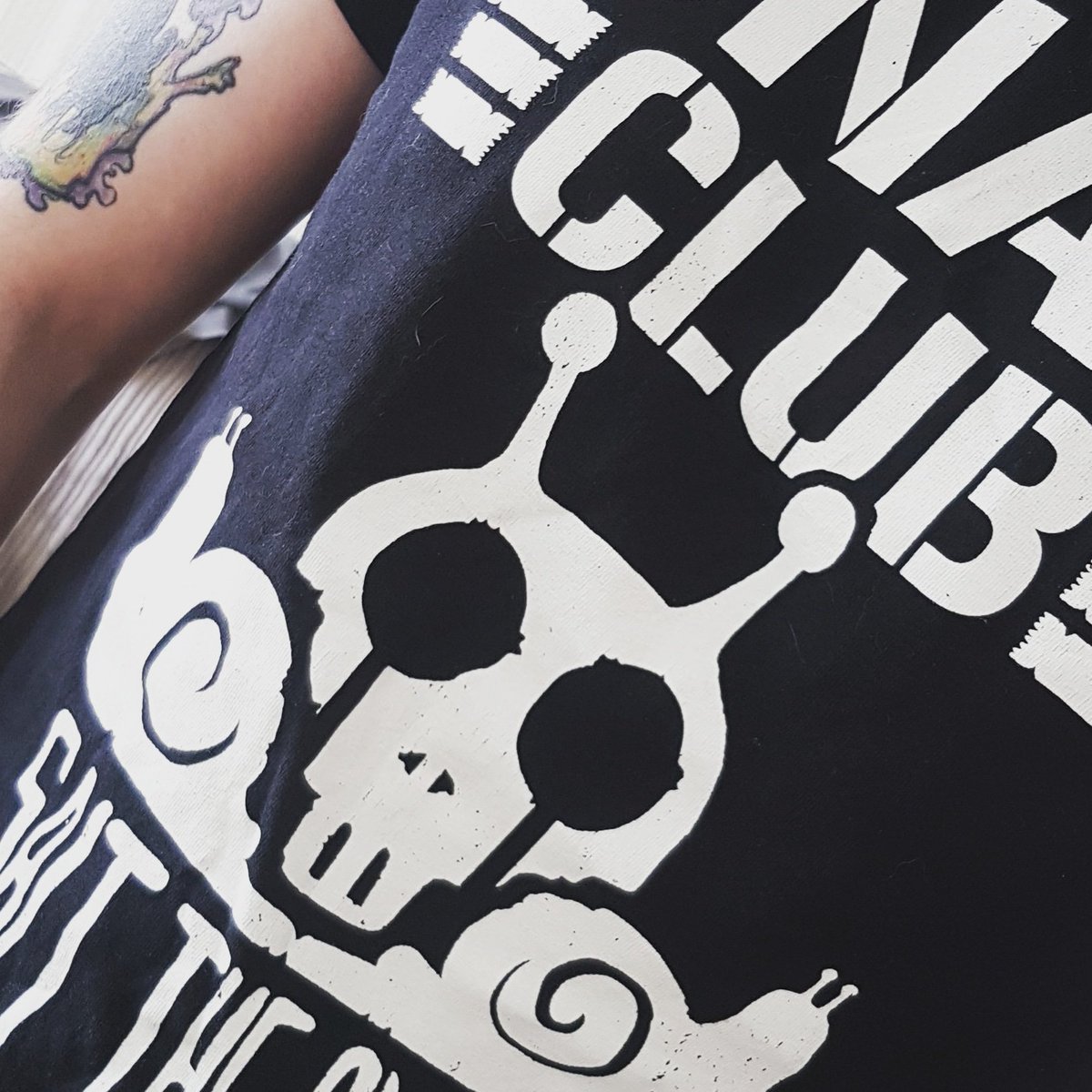 PetVirus's tweet photo. Our singer has joined the Snail Club. Join him here... @SalttheSnailUK and #getsalty @societyoflosers https://t.co/ki24OTvzOh