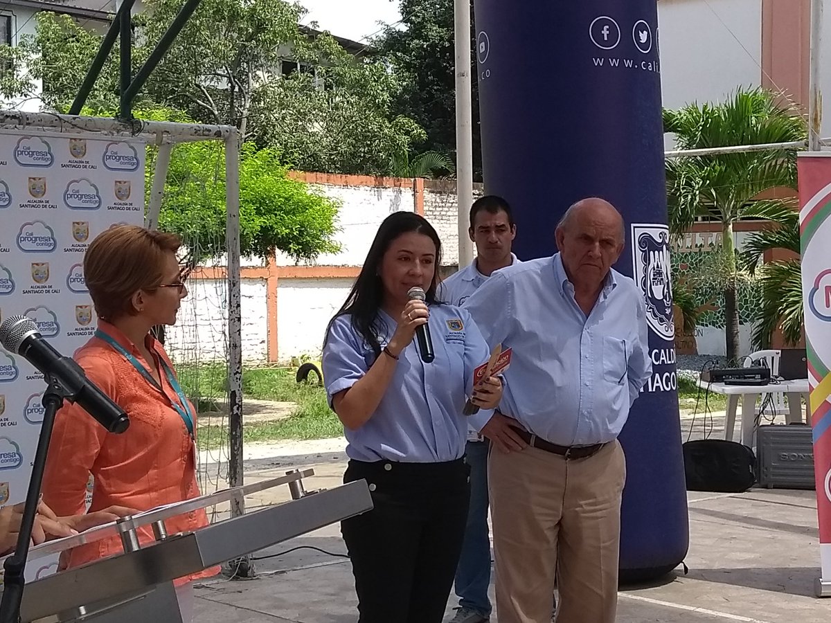 a_carolinacampo's tweet image. Hoy nos unimos por la #EducaciónParaElProgreso