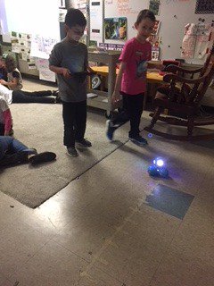 Mrs_Brown_ISD's tweet photo. Awesome job using Dash in Ms. Florio's first grade class at @glenoldenschool @WonderWorkshop @Interboro_SD @ISD_Super @ISD_technology https://t.co/AgBnBL3LvL