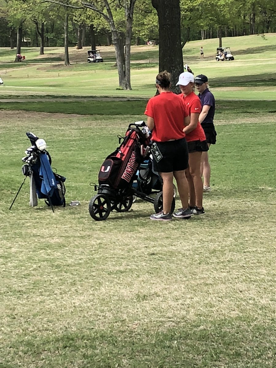 Union_Athletics's tweet photo. Coach @LEJones45 coaching up her team and sharing @uniongirlsgolf snacks!
#bestsnacksever
#bestcoachever https://t.co/hA74iEaSZ7