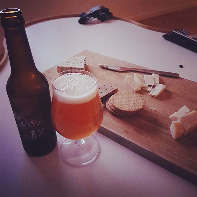 beerigami's tweet photo. Some cheese and dipa from @eriklikesbeer #homebrew #hembryggning #dipa #cheese https://t.co/KOzZ88yywd