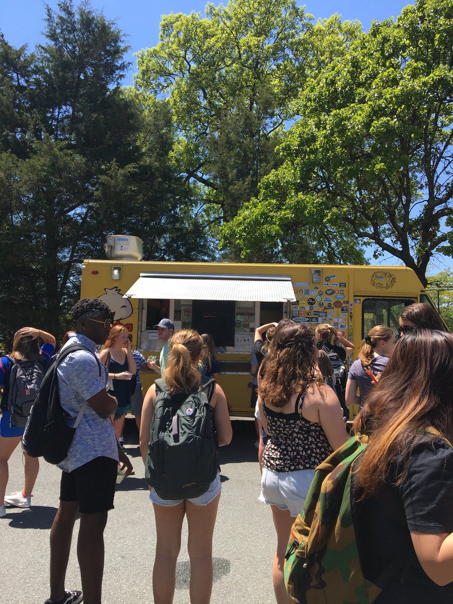 elliebrowncom's tweet photo. Long lines at the dumpling line #foodtruckfrenzy #com110E https://t.co/fGecWoKYRn