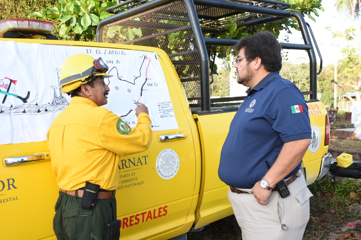 Ante la permanencia de un incendio forestal en la reserva de Sian Kaán, la presidenta municipal sostiene encuentro con brigadistas. 
goo.gl/TNGBXe
