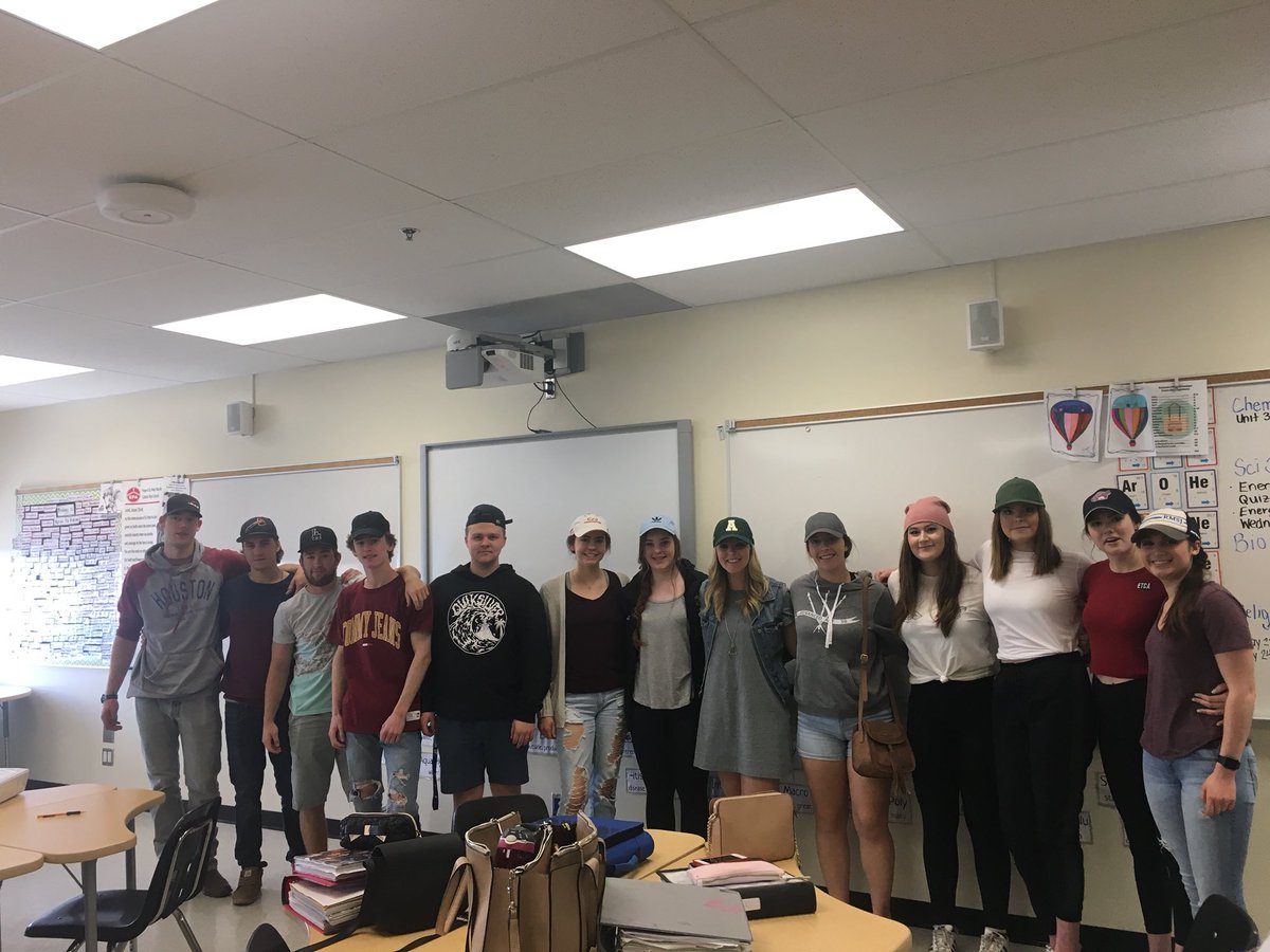 TClellandSPA's tweet photo. Block 2 rocking hats for mental health! #ECSRD #GetLoud #science30 https://t.co/PRiTd293bU