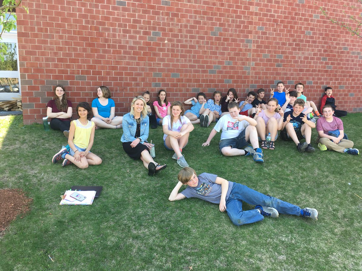 IpswichPublic's tweet photo. The teachers are taking advantage of the sunny day by having classes outside ☀️☀️☀️ https://t.co/omdCu0i647