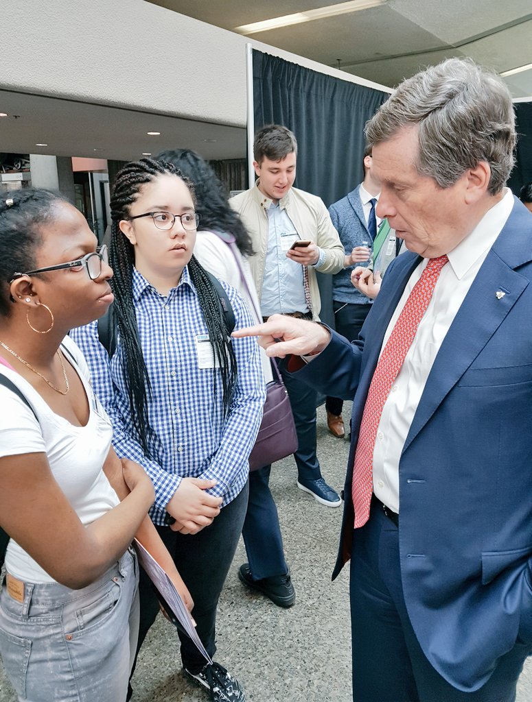 cozzaa19's tweet image. Our students chatting w/ Mayor Tory about their future @TCDSB  Work Connections Job Fair #opportunities #networking
