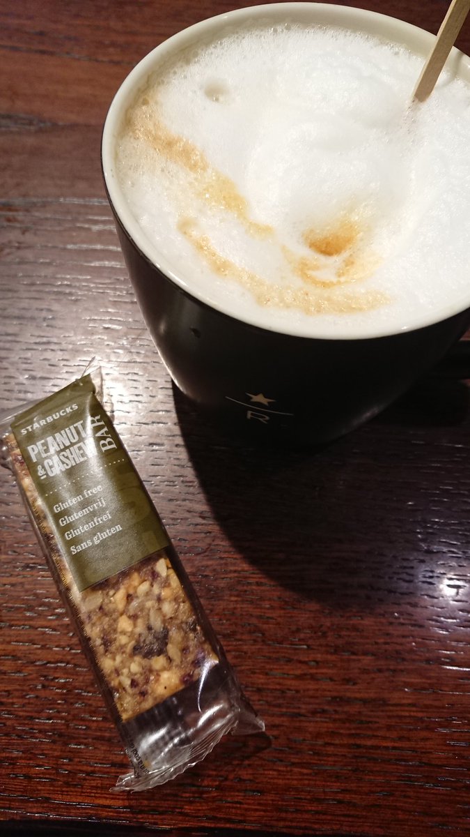 VickyVdol's tweet image. @Starbucks asked if you have any gluten free cakes &amp;amp; this is all you have, &amp;amp; that's in the capital #rubbish #poor #uselesscustomercare #dontcare