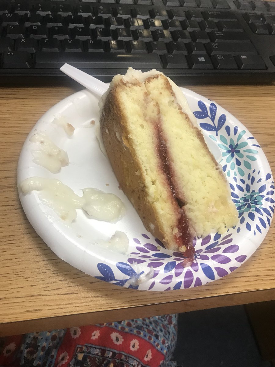 PHSTIGERLIBRARY's tweet photo. Fortunate to sample a fabulous traditional Mexican dessert made by Spanish 1 students.  🍰🍓 https://t.co/aDMEp0GwIN