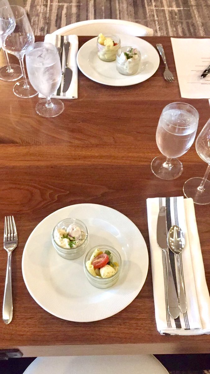 ResInnCbusOSU's tweet photo. Happy #MothersDay! Celebrate your #mom by making memories. @modacbus will be serving brunch until 11am. https://t.co/aCBMNwyfct https://t.co/qz8qzEwv4n