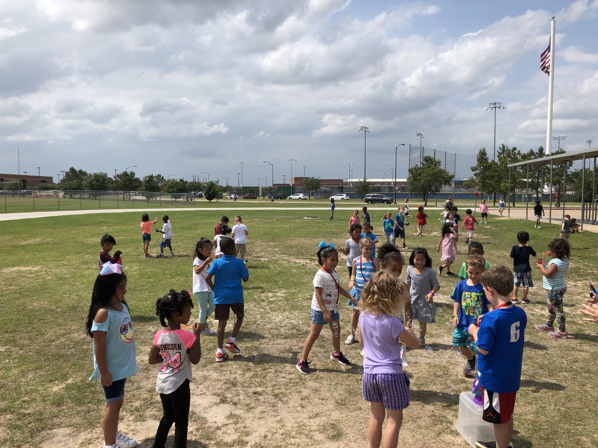 Kinder Bubble Fun!!! <a href="/MrsWorchesik/">Stephanie Worchesik</a>  <a href="/WarnerCFISD/">Warner Elementary</a>