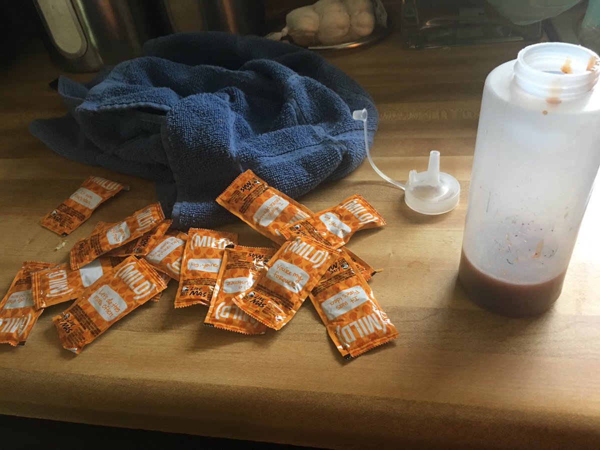 Nooga_Mom's tweet photo. When @tacobell  gives you 1000 sauce packets #Frugal #Delicious #TacoLife https://t.co/RFVdFEJIcT