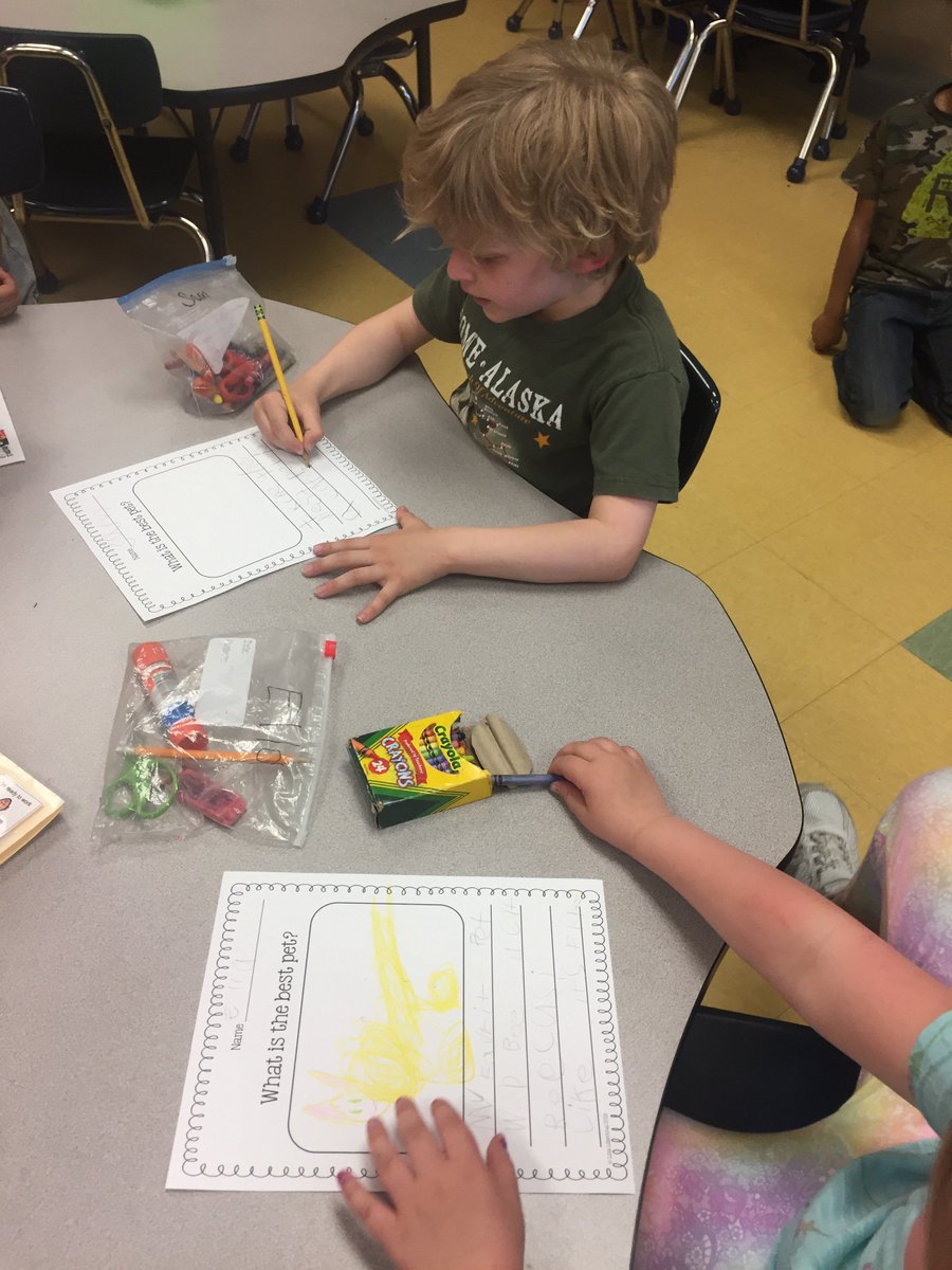 MsDalseysClass's tweet photo. We have been enjoying flexible seating options during writing. @PtPleasantAACPS #kindergartenwriters https://t.co/uvC0ZCMtQP