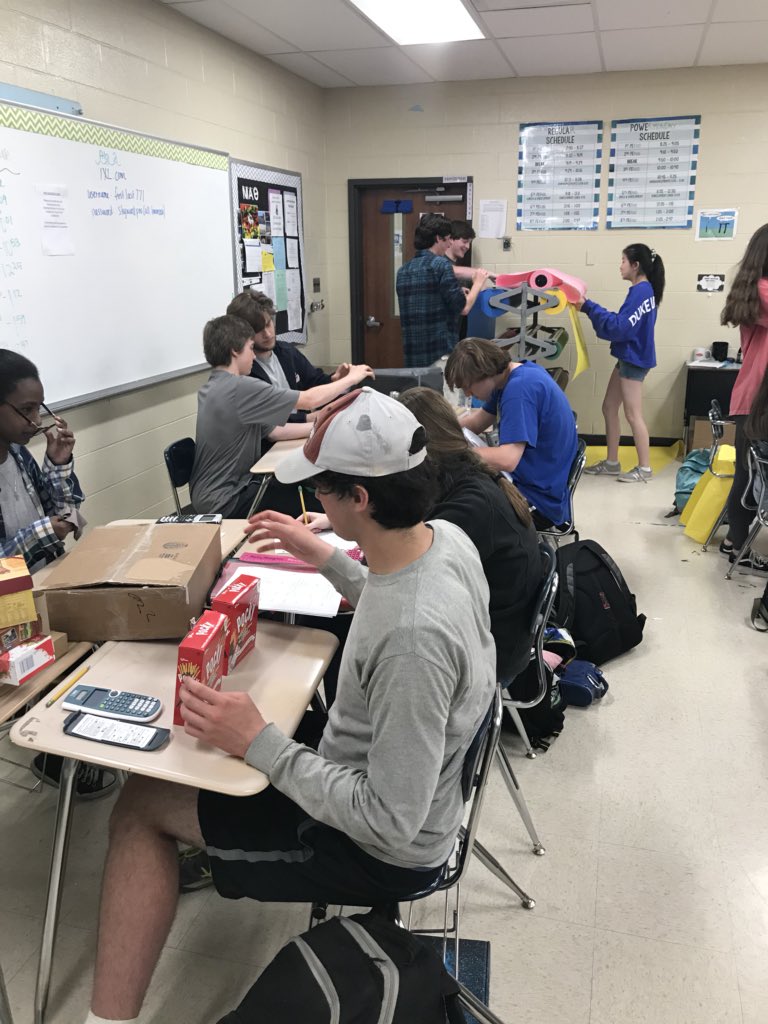 wcsBHSlw's tweet photo. Lots of hard work going on in B-17! #handson https://t.co/DyPYWhLRMR
